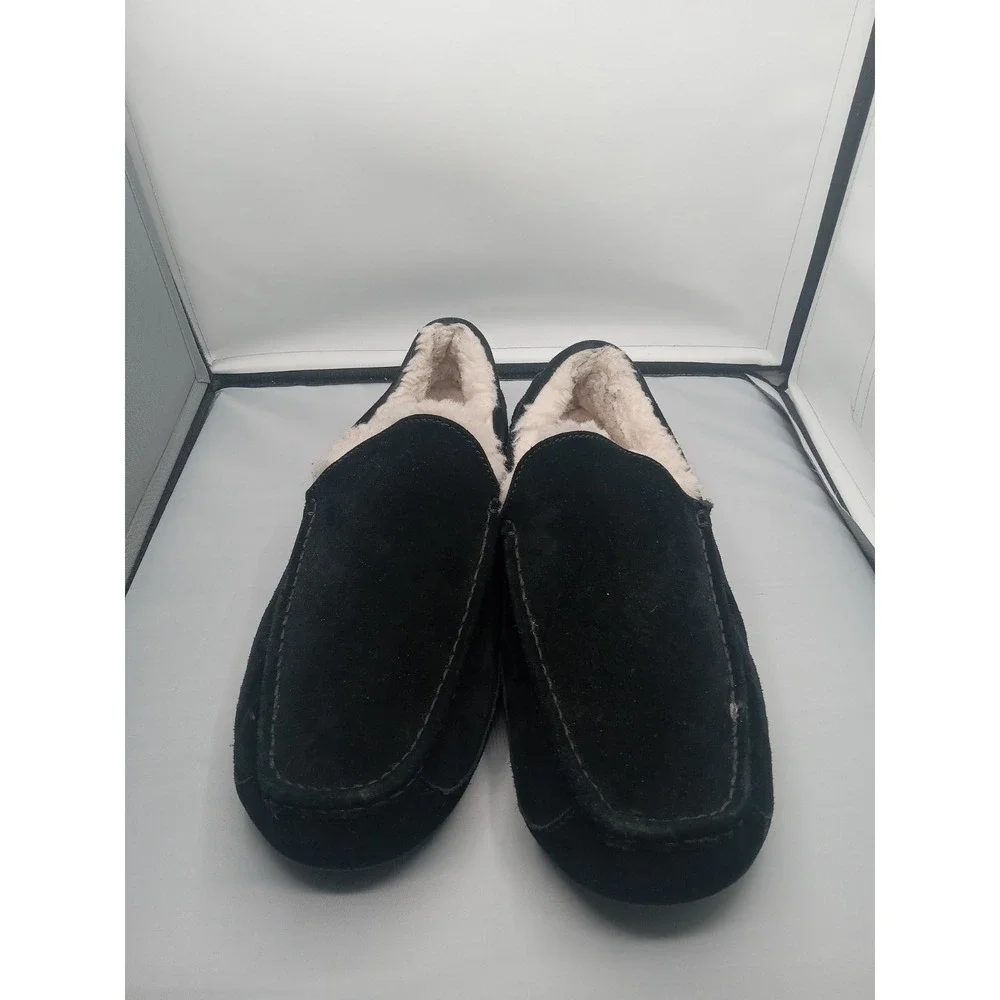 UGG‎ Mens Ascot Slipper Black Suede Size 18 Has A Spot.